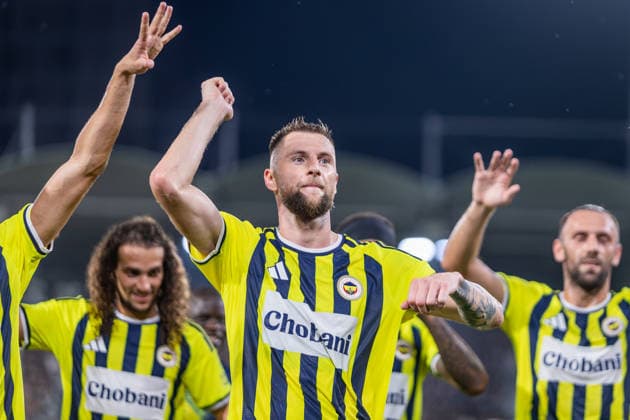 STURM GRAZ - FENERBAHCE Players of Fenerbahce Milan Skriniar celebrate with fans after the second leg of third qualifying round of UEFA Champions league football match between SK Sturm Graz and Fenerbahce BK at the Stadion Graz Liebenau. Graz, Austria, August 11, 2026. Photo by Branislav Racko Copyright: xx _BRR7708