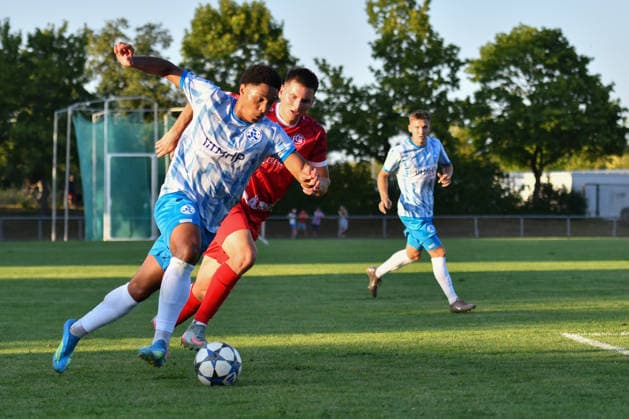 David Udogu (SV Stuttgarter Kickers, 27), Aaron Leyhr (FC Rottenburg, 32) FC Rottenburg vs. SV Stuttgarter Kickers ,Fussball, WFV-Pokal, Gruppe 3, 3. Runde, Wuerttemberg, Saison 2026 2027, 11.08.2026, FC Rottenburg vs. SV Stuttgarter Kickers ,Fussball, WFV-Pokal, Gruppe 3, 3. Runde, Wuerttemberg, Saison 2026 2027, 11.08.2026 Rottenburg am Neckar *** David Udogu, SV Stuttgarter Kickers, 27; Aaron Leyhr, FC Rottenburg, 32; FC Rottenburg vs. SV Stuttgarter Kickers; Soccer; WFV Cup; Group 3; Round 3; Württemberg; 2026–2027 Season; August 11, 2026, FC Rottenburg vs. SV Stuttgarter Kickers, Soccer, WFV Cup, Group 3, Round 3, Württemberg, 2026–2027 Season, August 11, 2026, Rottenburg am Neckar Copyright: xEibner-Pressefoto RalphxKunzex EP_RKE