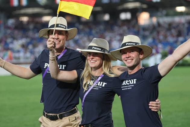 Raphael Netz (GER) mit Selina Söder (Tochter von Ministerpräsident Markus Söder und Teamkollege der Mannschaft Frederic Wanders (GER) , Eröffnungsfeier , Opening ceremony , AACHEN - FEI World Championships 2026, Weltfest des Pferdesports, Reitsport Weltmeisterschaft 2026, Aachen 2026, Welcome Home 2026, Aachener Soers, 11. bis 23. August 2026, Reitsport, 11.08.2026, Aachen Aachener Soers Deutschland *** Raphael Netz (GER) with Selina Söder, daughter of Minister President Markus Söder and teammate of Frederic Wanders (GER), Opening Ceremony, AACHEN FEI World Championships 2026, World Festival of Equestrian Sports, 2026 World Equestrian Games, Aachen 2026, Welcome Home 2026, Aachener Soers, August 11–23, 2026, Equestrian Sports, August 11, 2026, Aachen Aachener Soers Germany
