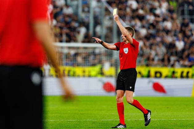GRAZ, AUSTRIA - 11 AUGUST 2026: Image shows Referee Hernandez Alejandro (Spain) shows yellow card during UEFA Champions League 2026 27 Third Qualifying Round, Second Leg: SK Sturm Graz vs Fenerbahce SK at Stadion Graz Liebenau on 11 08 2026 in Graz, Austria. Austria Copyright: xFröhlichxPascalx