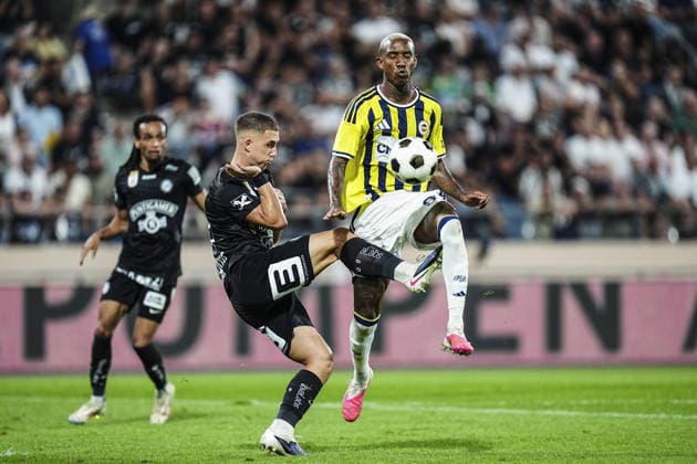Sturm Graz v Fenerbahce - UEFA Champions League GRAZ, AUSTRIA - AUGUST 11: Arjan Malic (2nd L) of Sturm Graz in action against Anderson Talisca (R) of Fenerbahce during the UEFA Champions League third qualifying round second-leg match between Sturm Graz and Fenerbahce at Liebenau Stadium in Graz, Austria on August 11, 2026. Agit Erdi Ulukaya Anadolu Graz Austria. Editorial use only. Please get in touch for any other usage.  Copyright: x2026xAnadoluxAgitxErdixUlukayax