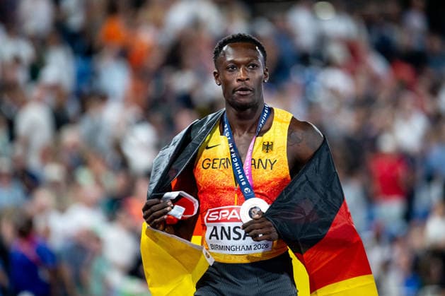 11.08.2026, GBR, Leichtathletik, Europameisterschaft 2026, Abendsession Tag 2, Birmingham Owen Ansah ( Deutschland ) freut sich über Platz 3 und die Bronze Medaille, 100 Meter Sprint Herren, Finale Birmingham Alexander Stadium England Großbritannien *** August 11, 2026, GBR, Track and Field, 2026 European Championships, Evening Session, Day 2, Birmingham: Owen Ansah of Germany celebrates his third-place finish and bronze medal in the men’s 100-meter dash final at Alexander Stadium in Birmingham, England, United Kingdom Copyright: xNordphoto Memmlerx