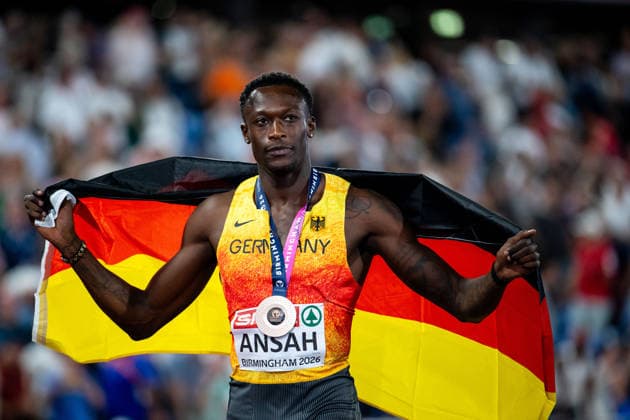 11.08.2026, GBR, Leichtathletik, Europameisterschaft 2026, Abendsession Tag 2, Birmingham Owen Ansah ( Deutschland ) freut sich über Platz 3 und die Bronze Medaille, 100 Meter Sprint Herren, Finale Birmingham Alexander Stadium England Großbritannien *** August 11, 2026, GBR, Track and Field, 2026 European Championships, Evening Session, Day 2, Birmingham: Owen Ansah of Germany celebrates his third-place finish and bronze medal in the men’s 100-meter dash final at Alexander Stadium in Birmingham, England, United Kingdom Copyright: xNordphoto Memmlerx