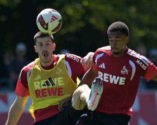 11.08.2026, xophax, Fussball 1.Bundesliga, 1.FC Koeln Training am Geissbockheim des 1.FC Köln. Platz 1. Luka Lochoshili , links ( 1.FC Köln ) und Youssoupha Niang , rechts ( 1.FC Köln ) Köln *** August 11, 2026, xophax, Soccer, Bundesliga 1, 1. FC Köln Training at the Geissbockheim, home of 1. FC Köln. No. 1: Luka Lochoshili (1. FC Köln, left) and Youssoupha Niang (1. FC Köln, right), Cologne