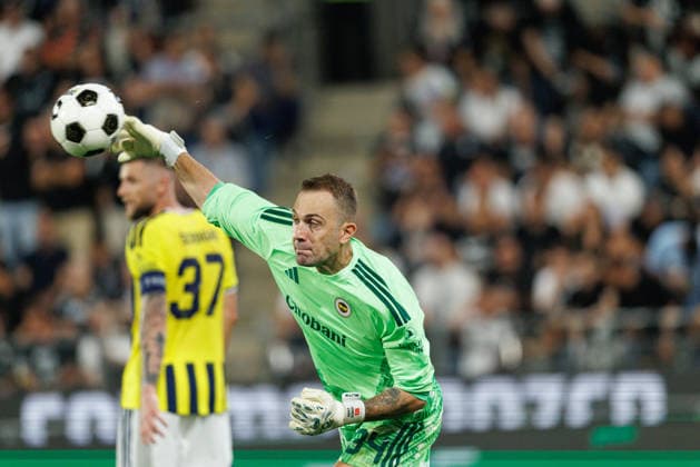 Mert Gunok of Fenerbahce seen during UEFA Champions League third round qualifying game between teams of SK Sturm Graz and Fenerbahce SK (Maciej Rogowski Ball Raw Images) Graz Dalymount Park Austria Copyright: xMaciejxRogowskix sturmfenerbahce2627_2-17
