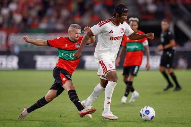 2026-08-11 NEC Nijmegen v Olympiacos - Champions League qualifying phase NIJMEGEN, NETHERLANDS - AUGUST 11: Bryan Linssen of NEC Nijmegen, Bruno Onyemaechi of Olympiakos Piraeus during the Champions League qualifying phase match between NEC Nijmegen and Olympiacos at Goffertstadion on August 11, 2026 in Nijmegen, Netherlands. Nijmegen Goffertstadion Netherlands Content not available for redistribution in The Netherlands directly or indirectly through any third parties. Copyright: xBenxGalx