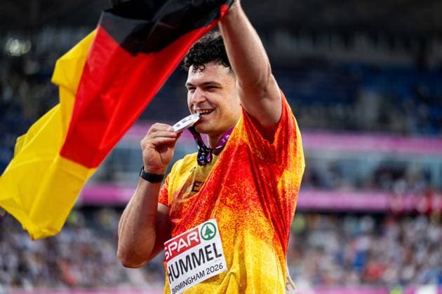 11.08.2026, GBR, Leichtathletik, Europameisterschaft 2026, Abendsession Tag 2, Birmingham Merlin Hummel ( Deutschland ) jubelt über Platz 2 und die Silber Medaille, Hammerwurf Herren, Finale Birmingham Alexander Stadium England Großbritannien *** August 11, 2026, GBR, Track and Field, 2026 European Championships, Evening Session, Day 2, Birmingham Merlin Hummel Germany celebrates second place and the silver medal, Men s Hammer Throw, Final, Alexander Stadium, Birmingham, England, Great Britain Copyright: xNordphoto Memmlerx