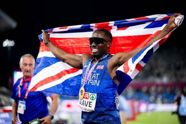 11.08.2026, GBR, Leichtathletik, Europameisterschaft 2026, Abendsession Tag 2, Birmingham Romell Glave ( Großbritannien ) jubelt über den Sieg und die Gold Medaille, 100 Meter Sprint Herren, Finale Birmingham Alexander Stadium England Großbritannien *** August 11, 2026, GBR, Track and Field, 2026 European Championships, Evening Session, Day 2, Birmingham: Romell Glave of Great Britain celebrates his victory and gold medal in the men s 100-meter dash final at Alexander Stadium in Birmingham, England, Great Britain Copyright: xNordphoto Memmlerx