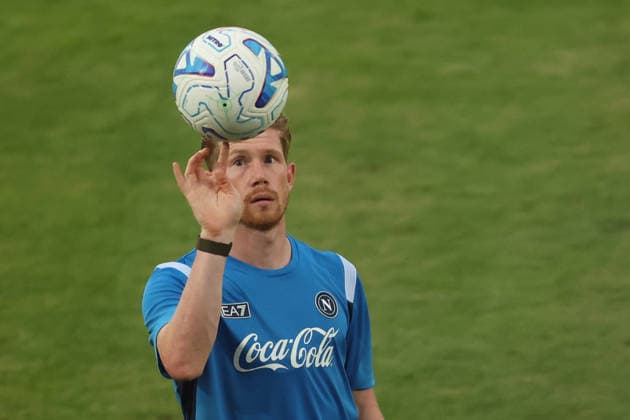 SSC Napoli Training Session Kevin De Bruyne of Napoli and coach Massimiliano Allegri during a training session on the first day of the preseason camp of SSC Napoli at Stadio Patini in Castel di Sangro, Italy, on August 11, 2025. Castel di Sangro Abruzzo Italy  Copyright: xCiroxDexLucax originalFilename:deluca-sscnapol260811_npcmT.jpg
