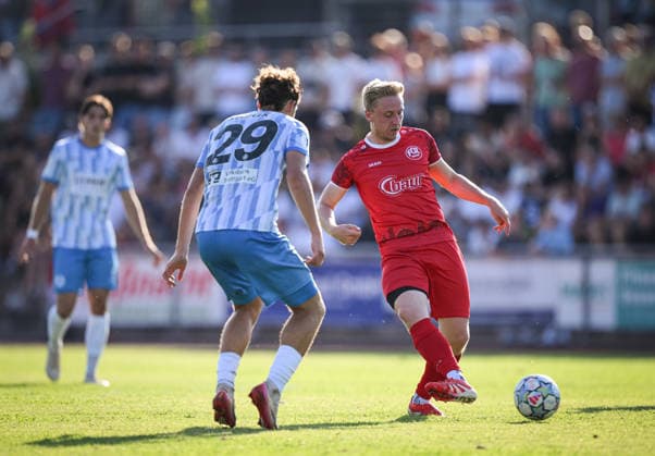 Fussball WFV Pokal 2026 2027 3. Runde 11.08.2026 FC Rottenburg - SV Stuttgarter Kickers Loris Zettel (re, FC Rottenburg) gegen David Stojak (li, Kickers) *** Soccer WFV Cup 2026–2027, Round 3, August 11, 2026: FC Rottenburg vs. SV Stuttgarter Kickers—Loris Zettel (right), FC Rottenburg, vs. David Stojak (left), Kickers