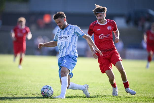 Fussball WFV Pokal 2026 2027 3. Runde 11.08.2026 FC Rottenburg - SV Stuttgarter Kickers Yannick Glessing (li, Kickers) gegen Raphael Langer (re, FC Rottenburg) *** Soccer WFV Cup 2026–2027, Round 3, August 11, 2026: FC Rottenburg vs. SV Stuttgarter Kickers—Yannick Glessing (left, Kickers) vs. Raphael Langer (right, FC Rottenburg)