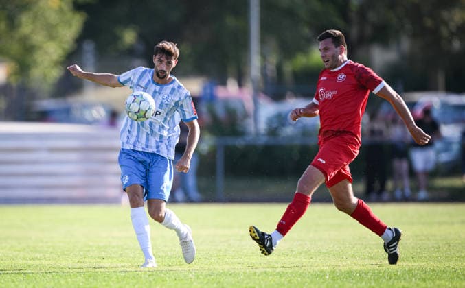 Fussball WFV Pokal 2026 2027 3. Runde 11.08.2026 FC Rottenburg - SV Stuttgarter Kickers Elvir Zukaj (li, Kickers) gegen Rene Hirschka (re, FC Rottenburg) *** Soccer WFV Cup 2026–2027, Round 3, August 11, 2026: FC Rottenburg vs. SV Stuttgarter Kickers. Elvir Zukaj (left, Kickers) vs. Rene Hirschka (right, FC Rottenburg)