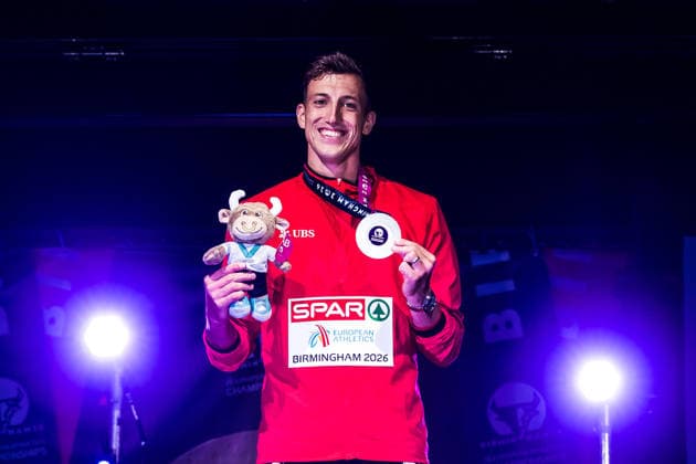 European Athletics Championships; Birmingham, 11.08.2026 BIRMINGHAM, UNITED KINGDOM - AUGUST 11: Simon Ehammer (Switzerland) with the silver medal at the victory ceremony for the mens long jump on August 11, 2026 in Birmingham, United Kingdom. *** European Athletics Championships, Birmingham, August 11, 2026 BIRMINGHAM, UNITED KINGDOM AUGUST 11 Simon Ehammer of Switzerland with his silver medal at the medal ceremony for the men s long jump on August 11, 2026, in Birmingham, United Kingdom Copyright: xBEAUTIFULxSPORTS UlfxSchillerx