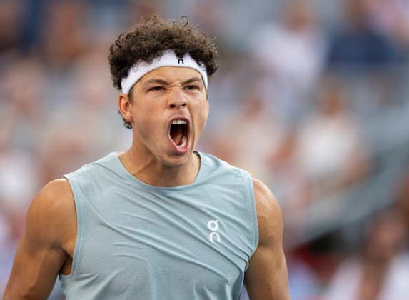 Sport Bilder des Tages #2 August 11, 2026, Montreal, Pq, Canada: Ben Shelton of the United States reacts during his match against Jakub Mensik of Czechia during quarterfinal tennis action at the National Bank Open in Montreal on Tuesday, Aug. 11, 2026. Canada News - August 11, 2026  - ZUMAc35_ 20260811_zaf_c35_060 Copyright: xChristinnexMuschix