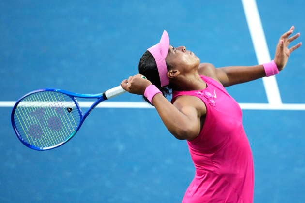 August 11, 2026, Toronto, On, CAN: Japan s Naomi Osaka serves to Kazakhstan s Elena Rybakina during National Bank Open tennis action in Toronto on Tuesday, August 11, 2026. Canada News - August 11, 2026  - ZUMAc35_ 20260811_zaf_c35_091 Copyright: xChrisxYoungx