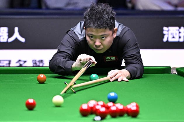 TAIYUAN, CHINA - AUGUST 11: Zhang Anda of China plays a shot in the first round match against Zhao Xintong of China on day 4 of the 2026 World Snooker Tour China Open at Taiyuan Binhe Sports Center on August 11, 2026 in Taiyuan, Shanxi Province of China.  Copyright: xChinaxNewsxServicex 111659472222