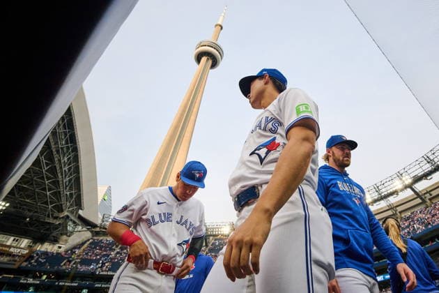 August 11, 2026, Toronto, On, Canada: Toronto Blue Jays Kazuma Okamoto (7), left, and Brett Bateman (21), centre, step into the dugout before MLB, Baseball Herren, USA baseball action against the Boston Red Sox in Toronto, on Tuesday, Aug. 11, 2026. Canada News - August 11, 2026  - ZUMAc35_ 20260811_zaf_c35_144 Copyright: xSammyxKoganx