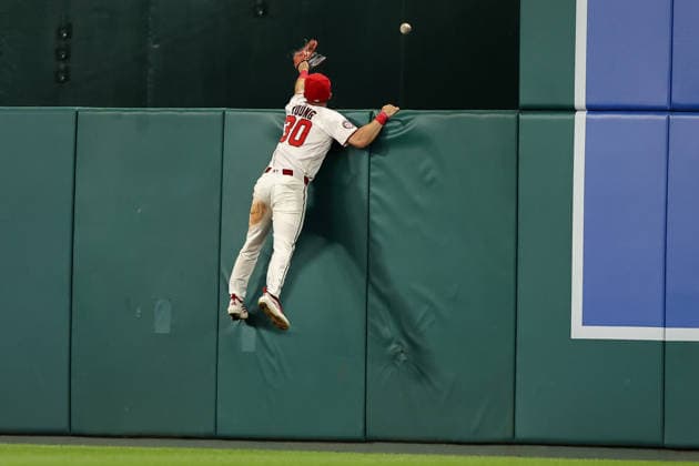 August 11, 2026, Washington D.C, District Of Columbia, United States: Washington, DC; Washington Nationals center fielder Jacob Young (30) leaps to try and catch the home run by Chicago Cubs right fielder Seiya Suzuki (27) during the Major League Baseball game between the Washington Nationals and the Chicago Cubs at Nationals Park on Tuesday, August 11, 2026. The Cubs beat the Nationals 8-6. MLB, Baseball Herren, USA Chicago Cubs 8:6 Washington Nationals  - ZUMAp258 20260811_znp_p258_093 Copyright: xStevexPrakopex