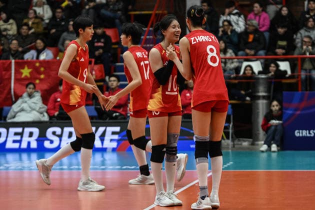 (260812) -- SAN FELIPE, Aug. 12, 2026 -- Players of China celebrate during the Pool B preliminary phase match between China and Peru at the FIVB Volleyball Girls U17, U 17 World Championship, WM, Weltmeisterschaft in San Felipe, Chile, Aug. 11, 2026. (Photo by Xinhua) (SP)CHILE-SAN FELIPE-VOLLEYBALL-GIRLS U17 WORLD CHAMPIONSHIP-PRELIMINARY PHASE-CHINA VS PERU JorgexVillegas 