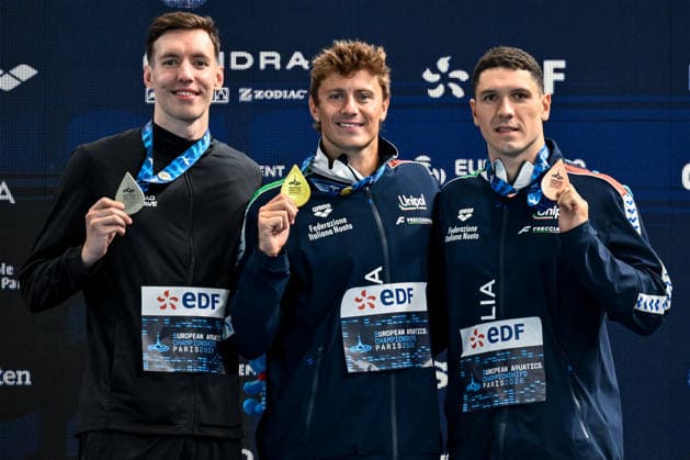 Ivan Kozhakin Neutral Athlete B, silver, Nicolo Martinenghi of Italy, gold, Simone Cerasuolo of Italy, bronze attend the medal ceremony of the swimming 100m Breaststroke Men Final during the European Aquatics Championships at the Olympic Aquatic Center in Paris (France), August 11, 2026. Andrea Masini Deepbluemedia Insidefoto