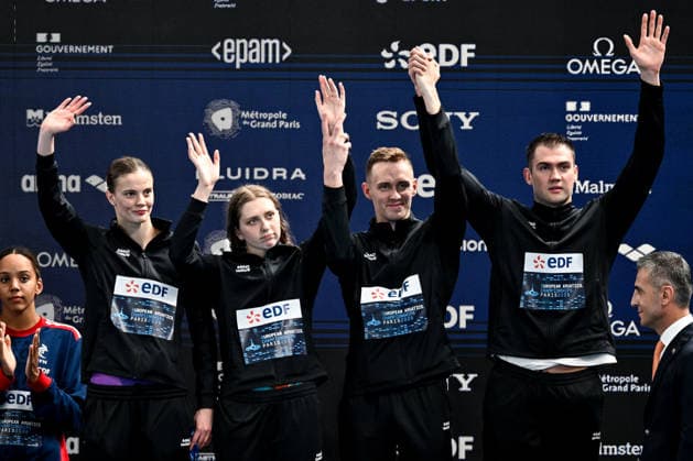 Neutral Athletes B celebrate after winning the bronze medal in the swimming 100m Breaststroke Men Final during the European Aquatics Championships at the Olympic Aquatic Center in Paris (France), August 11, 2026. Andrea Masini Deepbluemedia Insidefoto