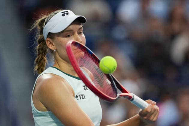 WTA, Tennis Damen Masters 1000 National Bank Open Toronto 2026 - Quarter Finals - Day 11 Elena Rybakina of Kazakhstan plays a forehand during the Women™s Singles quarter-final match against Naomi Osaka of Japan on day 11 of the WTA Masters 1000 National Bank Open at Sobeys Stadium on August 11, 2026, in Toronto, Canada. (Photo by Leonardo Ramirez Eyepix Group) Copyright: xLeonardoxRamirezx xEyepixxGroupx LR_11082026_10048