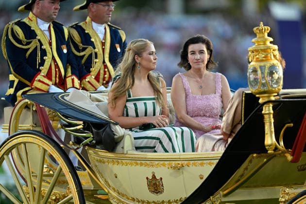 Aachen, Hauptstadion, 11.08.26, GER, FEI World Championships Aachen 2026, Offizielle Eroeffnungsfeier Bild: v.li.Prinzessin Catharina-Amalia Beatrix Carmen Victoria Prinzessin von Oranien, Prinzessin der Niederlande (älteste Tochter von König Willem-Alexander der Niederlande) mit Dorothee BAER (Bundesministerin für Forschung, Technologie und Raumfahrt der Bundesrepublik Deutschland) Nordrhein-Westfalen Deutschland *** Aachen, Main Stadium, August 11, 2026, GER, FEI World Championships Aachen 2026, Official Opening Ceremony Photo, from left: Princess Catharina Amalia Beatrix Carmen Victoria, Princess of Orange, Princess of the Netherlands, eldest daughter of King Willem-Alexander of the Netherlands, with Dorothee BAER, Federal Minister for Research, Technology, and Space of the Federal Republic of Germany, North Rhine-Westphalia, Germany