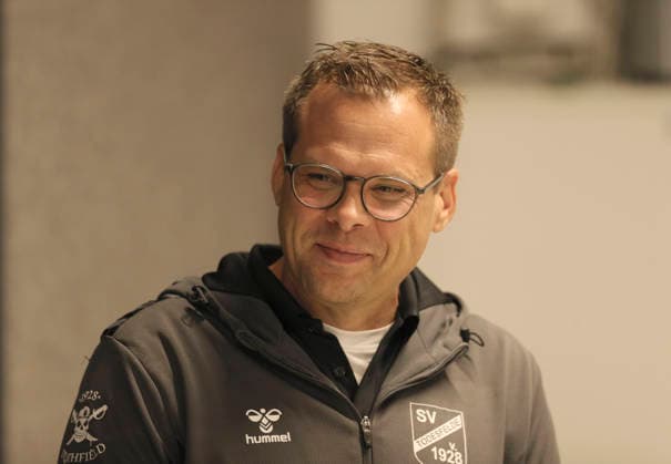 Foto : Trainer Henning AMMEN (Todesfelde) Saisonauftakt Handball Bundesliga , Pressekonferenz der Nordvereine in Kiel am Di. 11.08.26 *** Photo: Coach Henning AMMEN, Todesfelde; Handball Bundesliga Season Opener; Press Conference of the Northern Clubs in Kiel on Tuesday, August 11, 2026