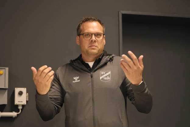 Foto : Trainer Henning AMMEN (SV Todesfelde) Saisonauftakt Handball Bundesliga , Pressekonferenz der Nordvereine in Kiel am Di. 11.08.26 *** Photo: Coach Henning AMMEN, SV Todesfelde, Handball Bundesliga season opener; press conference of the northern clubs in Kiel on Tuesday, August 11, 2026