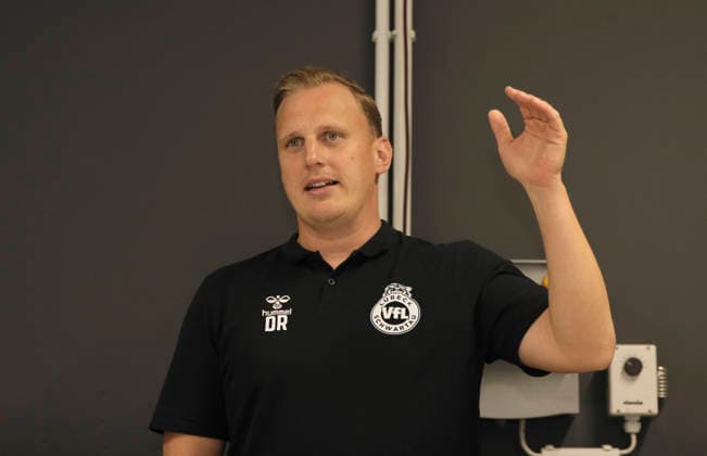 Foto : Trainer David RÖHRIG (Bad Schwartau) Saisonauftakt Handball Bundesliga , Pressekonferenz der Nordvereine in Kiel am Di. 11.08.26 *** Photo: Coach David RÖHRIG, Bad Schwartau; Handball Bundesliga Season Opener; Press Conference of the Northern Clubs in Kiel on Tuesday, August 11, 2026