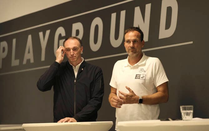 Foto : die Manager Viktor Szilagyi (rechts , THW Kiel) und Holger Glandorf ( links , Flensburg ) Saisonauftakt Handball Bundesliga , Pressekonferenz der Nordvereine in Kiel am Di. 11.08.26 *** Photo: Managers Viktor Szilagyi (right), THW Kiel, and Holger Glandorf (left), Flensburg, at the start of the Handball Bundesliga season; press conference of the northern clubs in Kiel on Tuesday, August 11, 2026