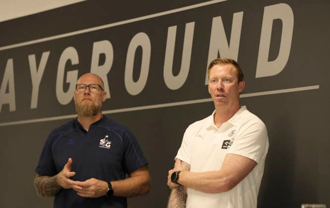 Foto : Trainer Boerge LUND (THW Kiel) und links ... Trainer Ales PAJOVIC (Flensburg) Saisonauftakt Handball Bundesliga , Pressekonferenz der Nordvereine in Kiel am Di. 11.08.26 *** Photo: Coach Boerge LUND of THW Kiel and, on the left, Coach Ales PAJOVIC of Flensburg. Handball Bundesliga season opener; press conference of the northern clubs in Kiel on Tuesday, August 11, 2026