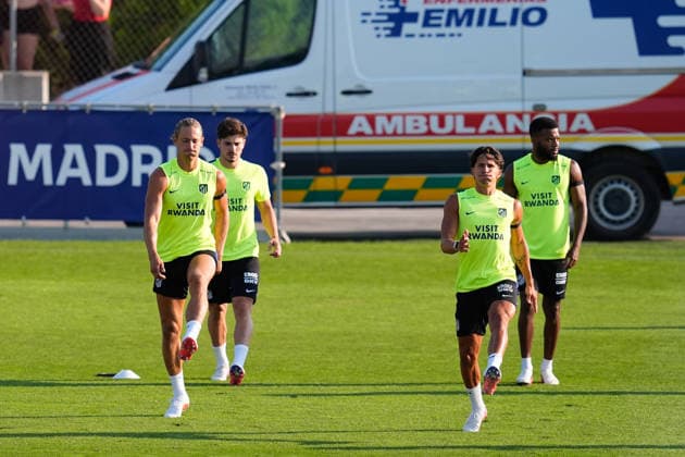 August 12, 2026, Majadahonda, Madrid, Spain: Giuliano Simeone and Marcos Llorente during the training day of Atletico de Madrid at Ciudad Deportiva Wanda Atletico de Madrid on August 12, 2026, in Majadahonda, Madrid, Spain. Majadahonda Spain - ZUMAa181 20260812_zaa_a181_035 Copyright: xDennisxAgyemanx