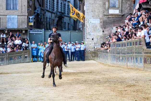 August 12, 2026, Siena, Toscana, Italy: The traditional night trials of the Palio di Siena, now called regulated trials, take place at dawn in Piazza del Campo and serve to evaluate the horses for the race. Siena, 12 08 2026 Palio Di Siena, The Regulated Trials At Dawn In Piazza Del Campo  - ZUMAa289 20260812_zia_a289_012 Copyright: xSalvatorexDexRosax xAgfx