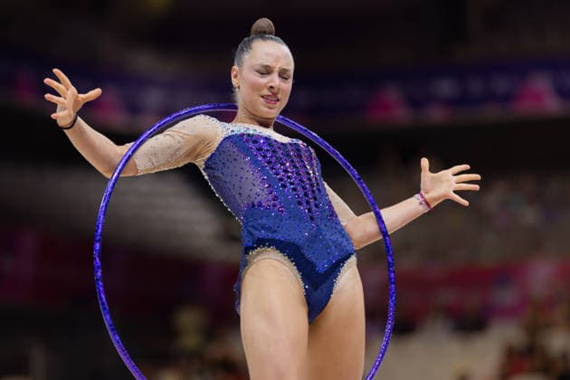 Weltmeisterschaft der Rhythmischen Sportgymnastik Emilia Heichel (Polen) während ihrer Übung mit dem Reifen. Weltmeisterschaft der Rhythmischen Sportgymnastik vom 11. bis zum 16. August in der Festhalle in Frankfurt am Main. Qualifikation Tag 1., Frankfurt am Main Hessen Deutschland Festhalle *** World Rhythmic Gymnastics Championships: Emilia Heichel of Poland during her hoop routine. World Rhythmic Gymnastics Championships, August 11–16, at the Festhalle in Frankfurt am Main. Qualifying Round, Day 1, Frankfurt am Main, Hesse, Germany, Festhalle