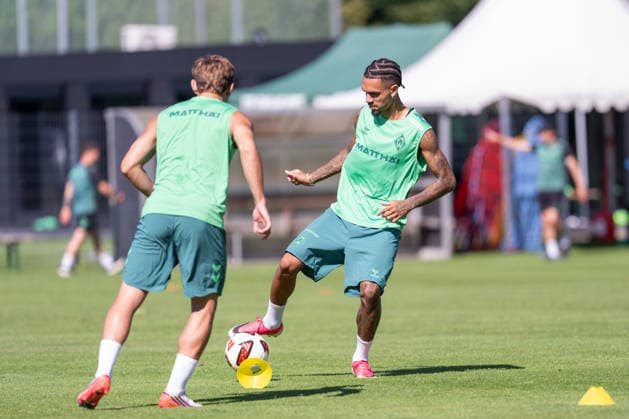 12.08.2026, GER Deutschland, Fussball, Saison 2026 2027, Trainingslager Werder Bremen, Tag 3. des Trainingslagers von SV Werder Bremen in Harsewinkel-Marienfeld, 2. Trainingseinheit des Tages Justin Njinmah (SV Werder Bremen, 11) Einzelaktion; Ganzkörper Ganzkoerper ; Ball am Fuss; Harsewinkel-Marienfeld Hotel-Residence Klosterpforte Nordrhein-Westfalen (NRW) Deutschland *** August 12, 2026, GER Germany, Soccer, 2026–2027 Season, Werder Bremen Training Camp, Day 3 of SV Werder Bremen’s training camp in Harsewinkel Marienfeld, 2nd training session of the day: Justin Njinmah, SV Werder Bremen; 11 individual drills, full-body, ball at his feet, Harsewinkel Marienfeld, Hotel Residence Klosterpforte, North Rhine-Westphalia (NRW), Germany Copyright: xnordphotoxGmbHx xChristianxSchulzex