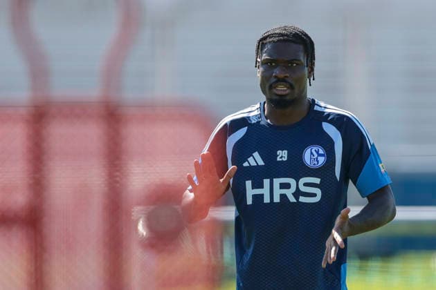 12.08.2026, Fussball, Training des FC Schalke 04. Junior Dina Ebimbe (FC Schalke 04). Gelsenkirchen Trainingsgelände FC Schalke 04 NRW Deutschland xRHR-FOTO YYx *** August 12, 2026, Soccer, FC Schalke 04 Junior Training, Dina Ebimbe, FC Schalke 04, Gelsenkirchen, FC Schalke 04 Training Facility, North Rhine-Westphalia, Germany, xRHR, PHOTO YYx Copyright: RHR-FOTOx RHR-FOTO YY