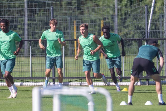 12.08.2026, GER Deutschland, Fussball, Saison 2026 2027, Trainingslager Werder Bremen, Tag 3. des Trainingslagers von SV Werder Bremen in Harsewinkel-Marienfeld, 2. Trainingseinheit des Tages Chuki (SV Werder Bremen, 20) beim aufwärmen, macht sich warm Harsewinkel-Marienfeld Hotel-Residence Klosterpforte Nordrhein-Westfalen (NRW) Deutschland *** August 12, 2026, GER Germany, Soccer, 2026–2027 Season, Werder Bremen Training Camp, Day 3 of SV Werder Bremen’s training camp in Harsewinkel Marienfeld, 2nd training session of the day: Chuki, SV Werder Bremen, age 20, warming up at the Harsewinkel Marienfeld Hotel Residence Klosterpforte, North Rhine-Westphalia (NRW), Germany Copyright: xnordphotoxGmbHx xChristianxSchulzex