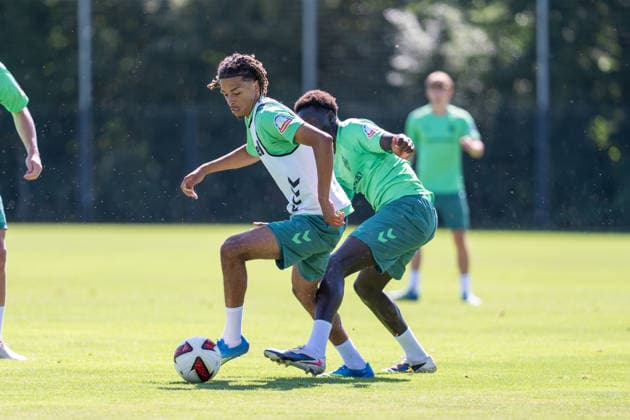 12.08.2026, GER Deutschland, Fussball, Saison 2026 2027, Trainingslager Werder Bremen, Tag 3. des Trainingslagers von SV Werder Bremen in Harsewinkel-Marienfeld, 2. Trainingseinheit des Tages Kenny Queta (SV Werder Bremen, 19) im Zweikampf Harsewinkel-Marienfeld Hotel-Residence Klosterpforte Nordrhein-Westfalen (NRW) Deutschland *** August 12, 2026, GER Germany, Soccer, 2026–2027 Season, Werder Bremen Training Camp, Day 3 of SV Werder Bremen’s training camp in Harsewinkel Marienfeld, 2nd training session of the day: Kenny Queta (SV Werder Bremen), No. 19 in a tackle, Harsewinkel Marienfeld Hotel Residence Klosterpforte, North Rhine-Westphalia (NRW), Germany Copyright: xnordphotoxGmbHx xChristianxSchulzex