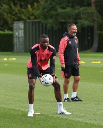 Rangers manager Derek McInnes and Olwethu Makhanya during training ahead of tomorrow s Europa League qualifying match against Jagiellonia Bialystok. Rangers Training - The Rangers Training Centre, Glasgow, Lanarkshire, Scotland, UK - 12 Aug 2026Glasgow The Rangers Training Centre Lanarkshire United Kingdom  Copyright: xO Rourke RangersxFC Shutterstockx 17066919ab