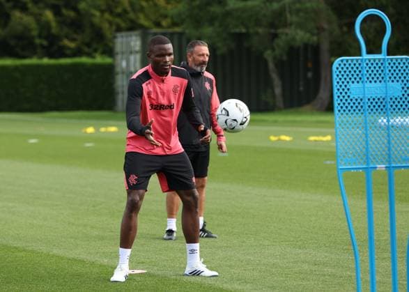 Rangers manager Derek McInnes and Olwethu Makhanya during training ahead of tomorrow s Europa League qualifying match against Jagiellonia Bialystok. Rangers Training - The Rangers Training Centre, Glasgow, Lanarkshire, Scotland, UK - 12 Aug 2026Glasgow The Rangers Training Centre Lanarkshire United Kingdom  Copyright: xO Rourke RangersxFC Shutterstockx 17066919ac