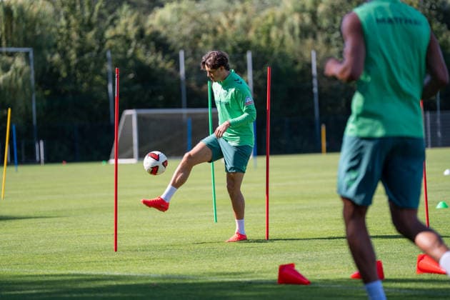 12.08.2026, GER Deutschland, Fussball, Saison 2026 2027, Trainingslager Werder Bremen, Tag 3. des Trainingslagers von SV Werder Bremen in Harsewinkel-Marienfeld, 2. Trainingseinheit des Tages Dawid Kownacki (SV Werder Bremen, 21) trainiert separat, Aufbautraining, einzeltraining, Einzelaktion; Ganzkörper Ganzkoerper ; Ball am Fuss; Harsewinkel-Marienfeld Hotel-Residence Klosterpforte Nordrhein-Westfalen (NRW) Deutschland *** August 12, 2026, GER Germany, Soccer, 2026–2027 Season, Werder Bremen Training Camp, Day 3 of SV Werder Bremen’s training camp in Harsewinkel Marienfeld, 2nd training session of the day: Dawid Kownacki, SV Werder Bremen; No. 21 training separately; rehabilitation training; individual training; individual drills; full-body exercises; ball at his feet; Harsewinkel Marienfeld; Hotel Residence Klosterpforte; North Rhine-Westphalia (NRW), Germany Copyright: xnordphotoxGmbHx xChristianxSchulzex
