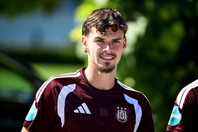 RSC Anderlecht Europa League - training session Anderlecht s Lukas Ambros arrives for a training session of Belgian football team RSC Anderlecht, in preparation of the upcoming return game against Greek football team PAOK Saloniki in the third qualifying round of the 2026 27 UEAFA Europa League, on Wednesday 12 August 2026 in Neerpede, Anderlecht. ANDERLECHT BELGIUM  Copyright: xEliasxRomx