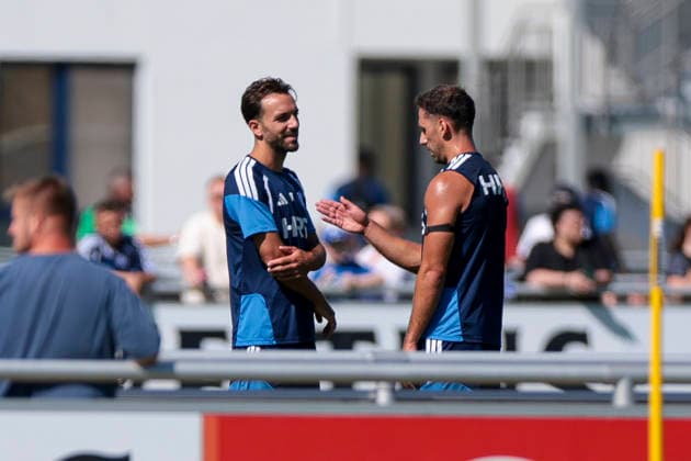 12.08.2026, Fussball, Training des FC Schalke 04. v. l. Kenan Karaman (FC Schalke 04), Nikola Katic (FC Schalke 04). Gelsenkirchen Trainingsgelände FC Schalke 04 NRW Deutschland xRHR-FOTO YYx *** August 12, 2026, Soccer, FC Schalke 04 training session featuring Kenan Karaman (FC Schalke 04) and Nikola Katic (FC Schalke 04), Gelsenkirchen, FC Schalke 04 training facility, North Rhine-Westphalia, Germany, xRHR PHOTO YYx Copyright: RHR-FOTOx RHR-FOTO YY