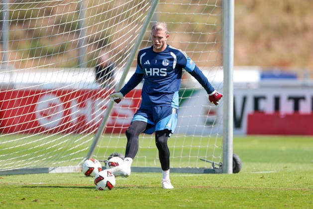 12.08.2026, Fussball, Training des FC Schalke 04. Torwart Loris Karius (FC Schalke 04). Gelsenkirchen Trainingsgelände FC Schalke 04 NRW Deutschland xRHR-FOTO YYx *** August 12, 2026, Soccer, FC Schalke 04 goalkeeper Loris Karius at training; FC Schalke 04, Gelsenkirchen; FC Schalke 04 training facility; North Rhine-Westphalia, Germany; xRHR PHOTO YYx Copyright: RHR-FOTOx RHR-FOTO YY