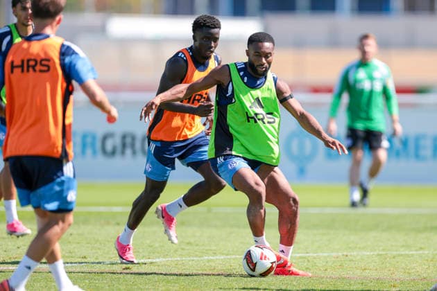 12.08.2026, Fussball, Training des FC Schalke 04. v. l. Christian Gomis (FC Schalke 04), Moussa Sylla (FC Schalke 04). Gelsenkirchen Trainingsgelände FC Schalke 04 NRW Deutschland xRHR-FOTO YYx *** August 12, 2026, Soccer, FC Schalke 04 training session featuring Christian Gomis (FC Schalke 04) and Moussa Sylla (FC Schalke 04) at the FC Schalke 04 training facility in Gelsenkirchen, North Rhine-Westphalia, Germany xRHR PHOTO YYx Copyright: RHR-FOTOx RHR-FOTO YY