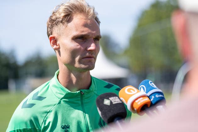 12.08.2026, GER Deutschland, Fussball, Saison 2026 2027, Trainingslager Werder Bremen, Tag 3. des Trainingslagers von SV Werder Bremen in Harsewinkel-Marienfeld, 2. Trainingseinheit des Tages Amos Pieper (SV Werder Bremen, 5) im Interview nach dem Training Harsewinkel-Marienfeld Hotel-Residence Klosterpforte Nordrhein-Westfalen (NRW) Deutschland *** August 12, 2026, GER Germany, Soccer, 2026–2027 Season, Werder Bremen Training Camp, Day 3 of SV Werder Bremen’s training camp in Harsewinkel Marienfeld, 2nd training session of the day: Amos Pieper (SV Werder Bremen), 5 in an interview after training at the Hotel Residence Klosterpforte in Harsewinkel Marienfeld, North Rhine-Westphalia (NRW), Germany Copyright: xnordphotoxGmbHx xChristianxSchulzex