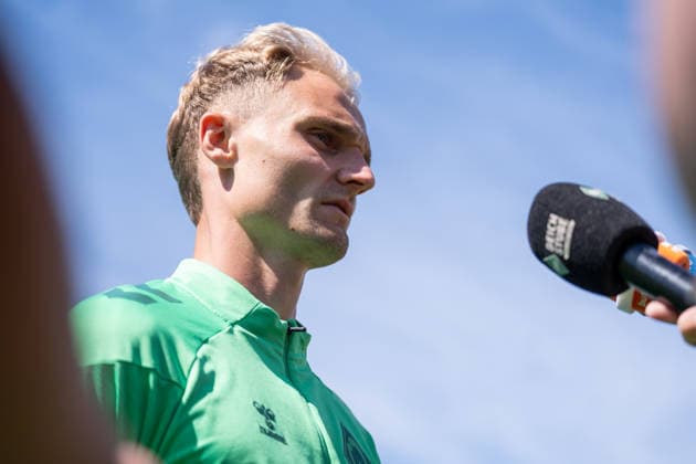 12.08.2026, GER Deutschland, Fussball, Saison 2026 2027, Trainingslager Werder Bremen, Tag 3. des Trainingslagers von SV Werder Bremen in Harsewinkel-Marienfeld, 2. Trainingseinheit des Tages Amos Pieper (SV Werder Bremen, 5) im Interview nach dem Training Harsewinkel-Marienfeld Hotel-Residence Klosterpforte Nordrhein-Westfalen (NRW) Deutschland *** August 12, 2026, GER Germany, Soccer, 2026–2027 Season, Werder Bremen Training Camp, Day 3 of SV Werder Bremen’s training camp in Harsewinkel Marienfeld, 2nd training session of the day: Amos Pieper (SV Werder Bremen), 5 in an interview after training at the Hotel Residence Klosterpforte in Harsewinkel Marienfeld, North Rhine-Westphalia (NRW), Germany Copyright: xnordphotoxGmbHx xChristianxSchulzex