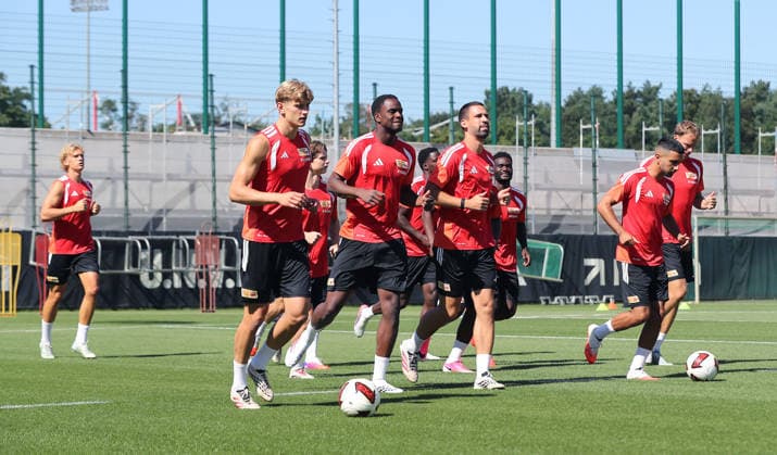 Aljoscha Kemlein, Ilyas Ansah, Rani Khedira, Union Mannschaft beim Warmlaufen Fußball Fussball Training Bundesliga Herren DFL Saison 2026 2027 12.08.2026 1.FC Union Berlin FCU DFL regulations prohibit any use of photographs as image sequences and or quasi-video. *** Aljoscha Kemlein, Ilyas Ansah, Rani Khedira, Union team warming up; sports, soccer, soccer training, Bundesliga, men s, DFL, 2026–2027 season, December 8, 2026, 1. FC Union Berlin (FCU); DFL regulations prohibit any use of photographs as image sequences and or quasi-video
