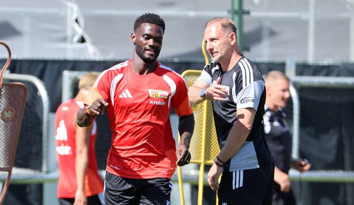 Emmanuel Latte Lath, Trainer Mauro Lustrinelli Fußball Fussball Training Bundesliga Herren DFL Saison 2026 2027 12.08.2026 1.FC Union Berlin FCU DFL regulations prohibit any use of photographs as image sequences and or quasi-video. *** Emmanuel Latte Lath, Coach Mauro Lustrinelli, Sports, Soccer, Soccer Training, Bundesliga, Men s, DFL, 2026–2027 Season, December 8, 2026, 1. FC Union Berlin (FCU). DFL regulations prohibit any use of photographs as image sequences and or quasi-video.